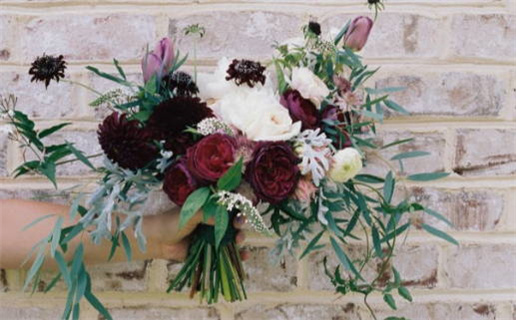 今日万年历2027年08月17日婚姻登记吉日,领证好日子查询