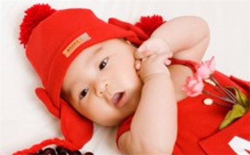 何姓女孩子取名