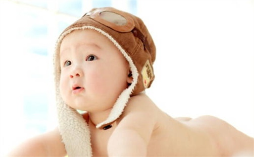 周姓2026/07/28出生女宝宝起名全攻略：名字推荐与禁忌字分析