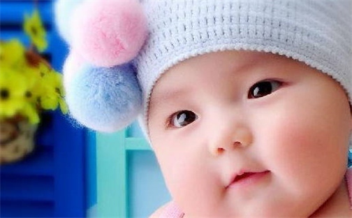 何姓2026年08月22日出生的女孩子命理分析与起名攻略