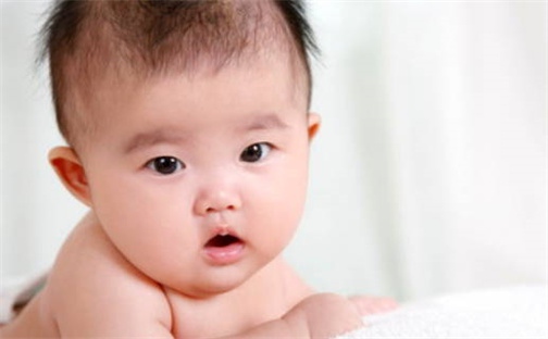 何姓男孩子取名